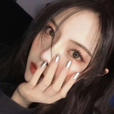 穿着裙子在公共汽车上做截图0