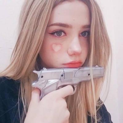 穿着裙子在公共汽车上做 穿着裙子在公共汽车上做